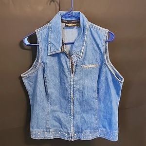 (210) Women's Harley-Davidson denim vest size XL